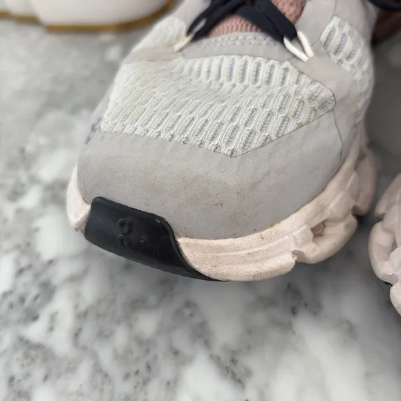 ON Women's Cloudflyer Running Shoes - Picture 8 of 11